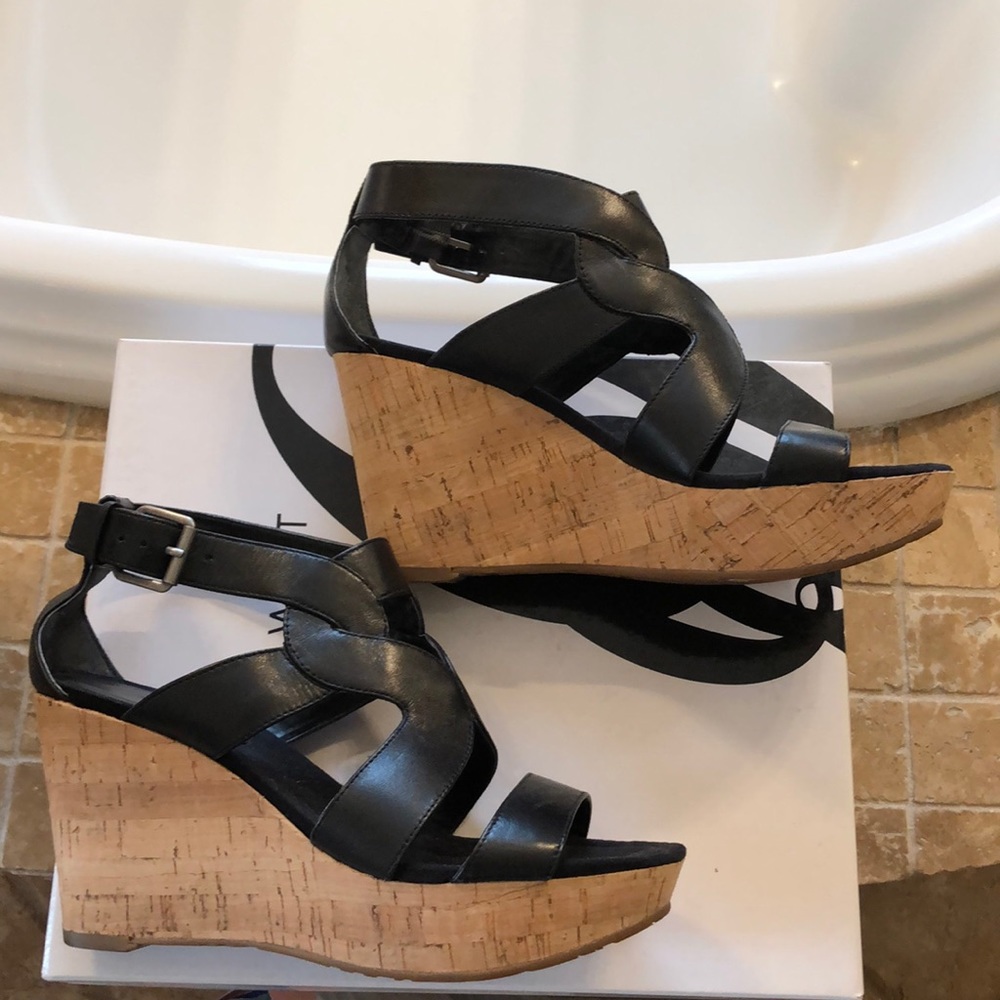 NW Wedge sandals